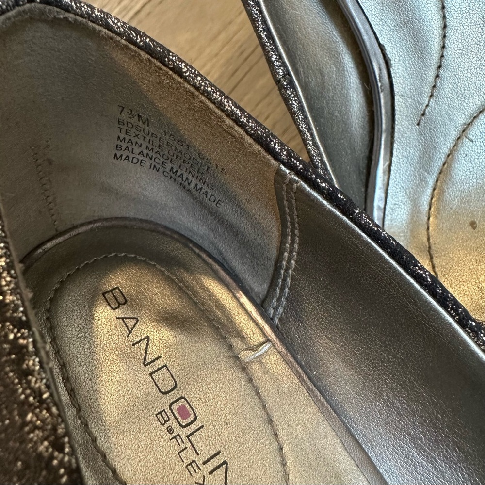 Bandolino Textured Gray Peep-Toe Heels - Picture 3 of 6